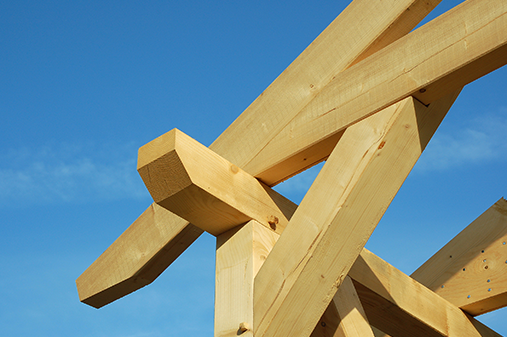 Ano ang mga pagkakaiba sa pagitan ng glued-laminated timber at solid wood? Alin ang mas maganda?